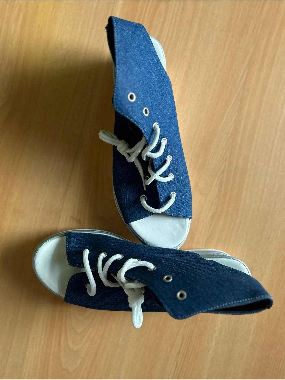 NWOT Women’s Navy Lace-Up Platform Sneakers size 11
